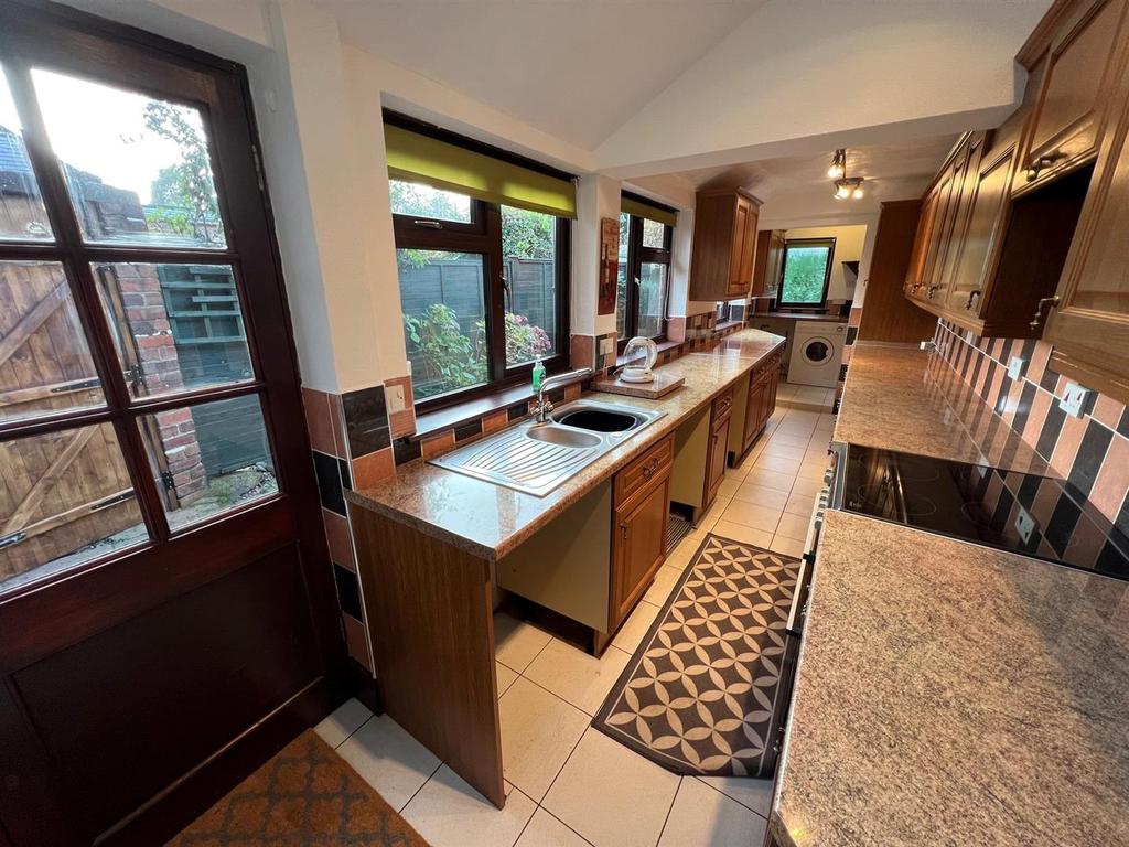 Bridle Road, Stourbridge, DY8 4QE 2 bed terraced house for sale £280,000