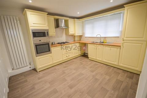 3 bedroom semi-detached house to rent - Arnold Avenue, S12