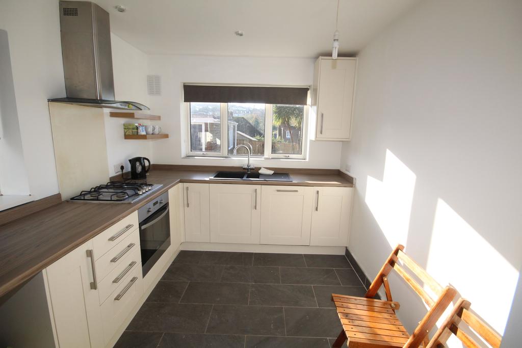 RUSTINGTON ROAD, BRIGHTON 2 bed bungalow £1,500 pcm (£346 pw)
