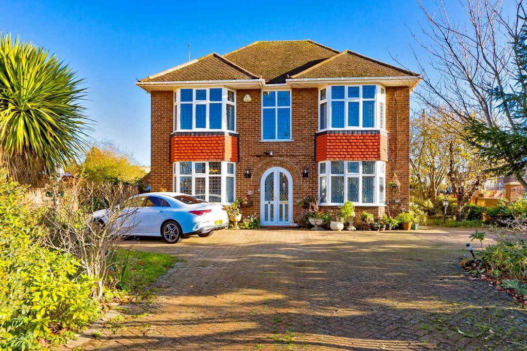 Barton Road, Luton, Bedfordshire, LU3... 4 bed detached house £825,000