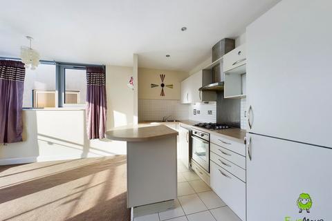 2 bedroom penthouse for sale - Miles Close, Thamesmead SE28 0NJ