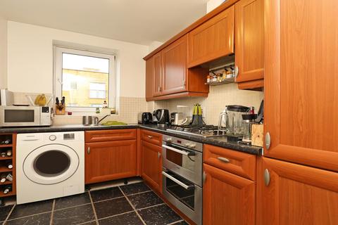 2 bedroom flat for sale - Welford House, Waxlow Way, Northolt, UB5