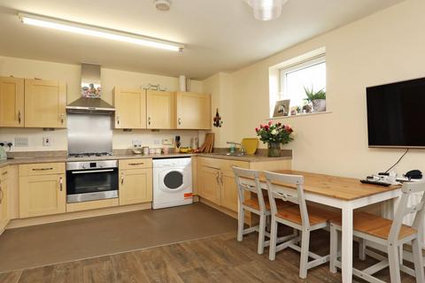 2 bedroom flat for sale, Broadmead Road, Northolt, UB5