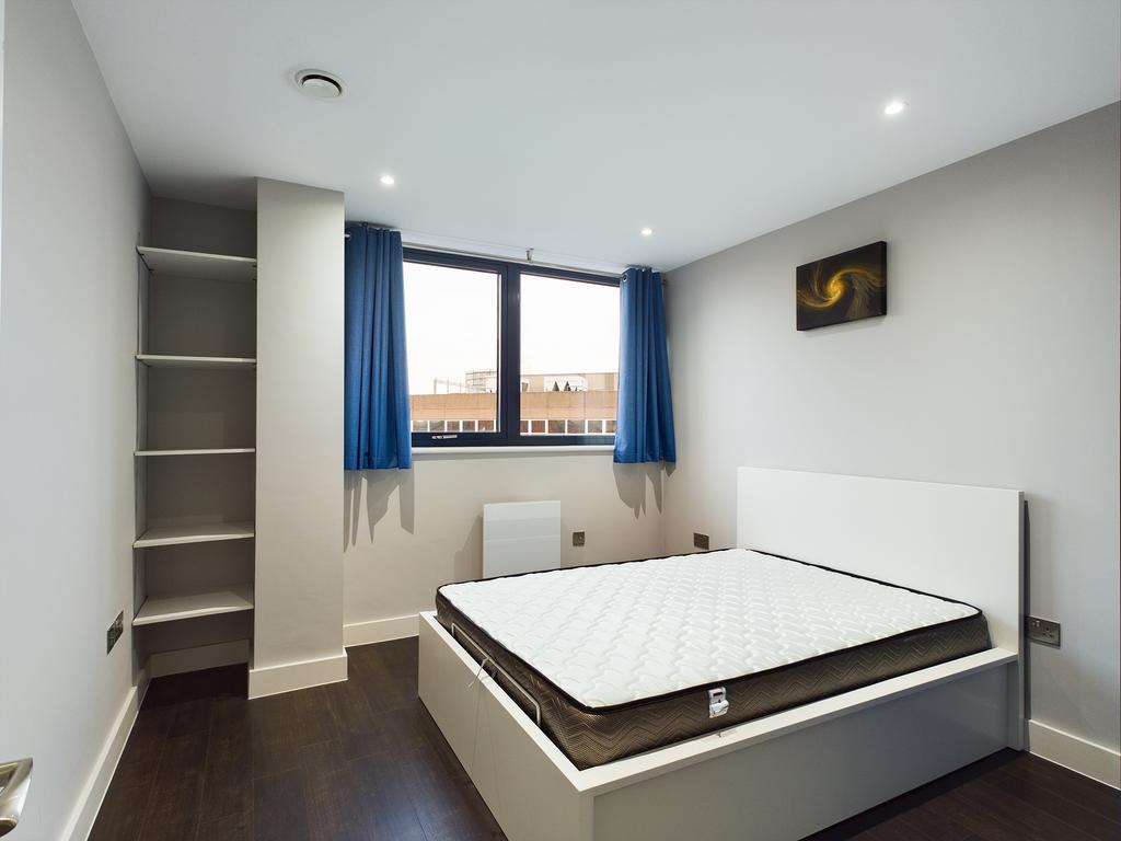 Apartment in Sheffield, South Yorkshire - More