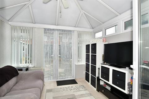 64 Tangmere Crescent, Hornchurch, RM12 5PX