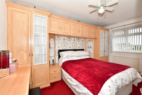64 Tangmere Crescent, Hornchurch, RM12 5PX