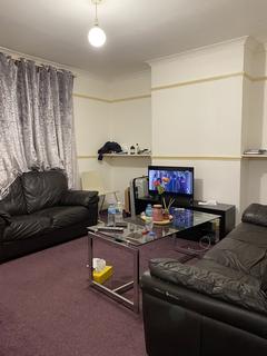 1 bedroom flat to rent - Queens Avenue, Greenford, UB6