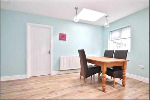 1 bedroom detached house to rent - Roberts Close, Stanwell, Staines-upon-Thames, TW19