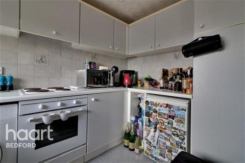 1 bedroom flat to rent - Beaumont House