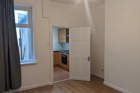 3 bedroom terraced house to rent - Glover Road, Lowfield, Sheffield, S8
