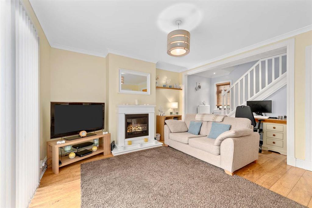 Sutton Park Crescent, Stenhousemuir 3 bed terraced house £155,000