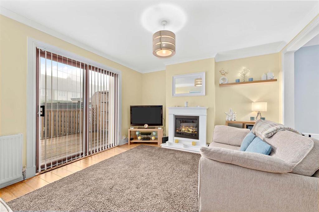 Sutton Park Crescent, Stenhousemuir 3 bed terraced house £155,000