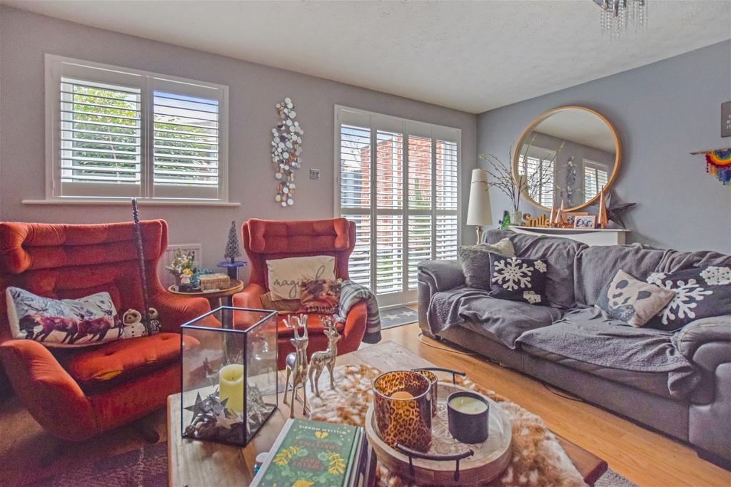 Manor Fell, Runcorn 3 bed semidetached house £155,000