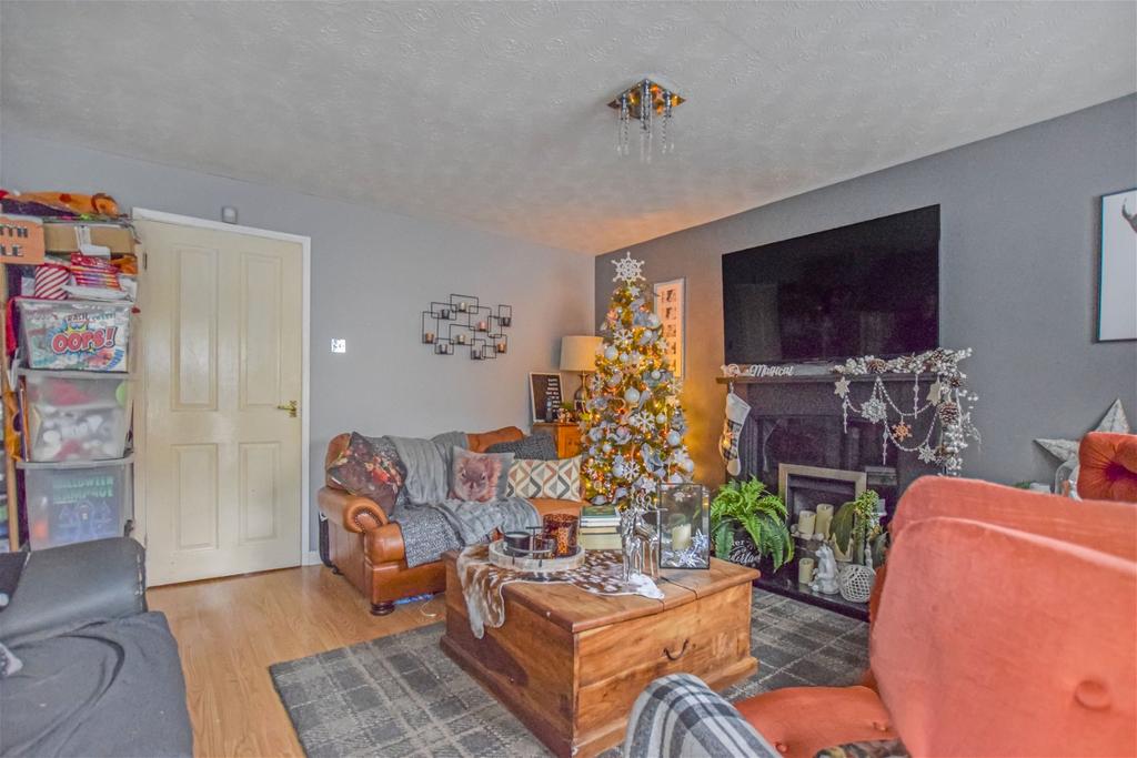 Manor Fell, Runcorn 3 bed semidetached house £155,000