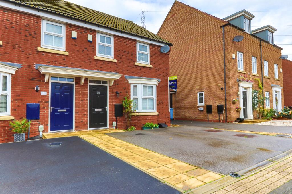 Elthorne Park, Kingswood, Hull, HU7 3FS 3 bed semidetached house £