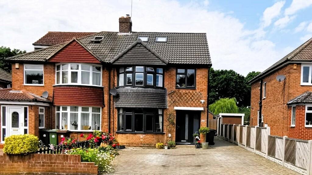 Meadow Valley, Alwoodley, Leeds, West Yorkshire 4 bed semidetached