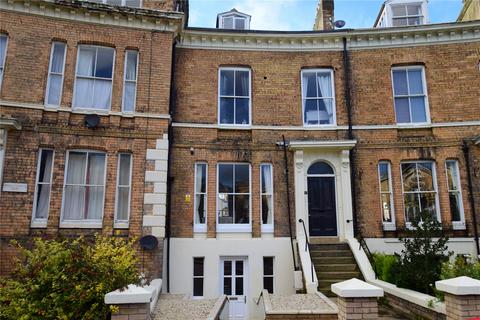 2 bedroom apartment to rent - Royal Crescent, Scarborough, North Yorkshire, YO11