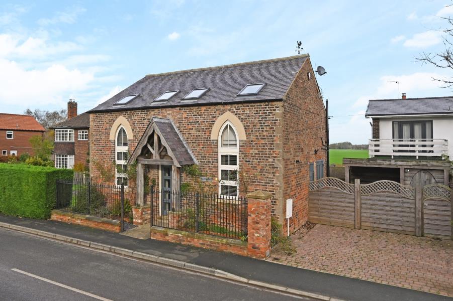 THE CHAPEL, CHAPEL HADDLESEY, SELBY, YO8 8QQ 3 bed detached house £