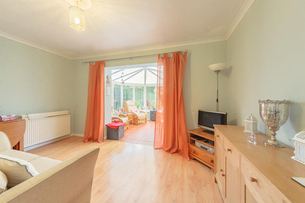 Park Hill Road, Blackwater, GU17 2 bed semidetached bungalow £415,000