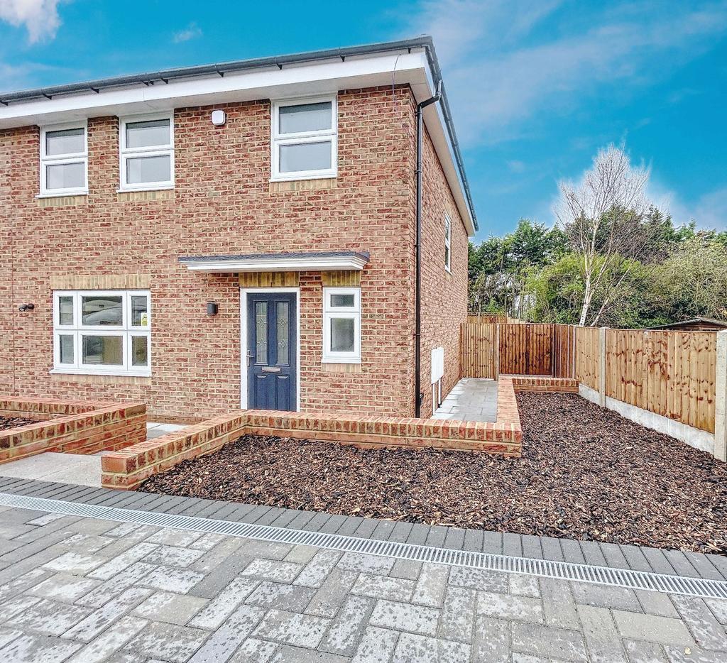 Rochester Road, Halling, Kent, ME2 1AQ 3 bed semidetached house £430,000