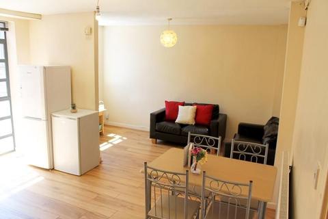 4 bedroom flat to rent - 15a, Arthur Street Flat 1, NOTTINGHAM NG7 4DW