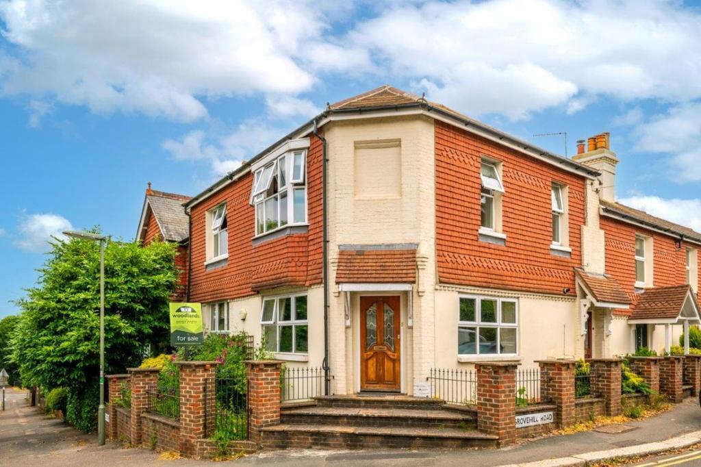 Linkfield Street, Redhill 2 bed flat £1,450 pcm (£335 pw)