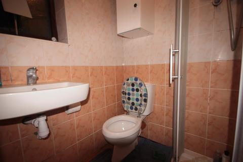 Studio to rent - St. Georges Road, Ilford, IG1