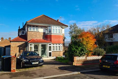 3 bedroom detached house for sale - Farmleigh, Southgate, N14