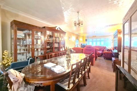 3 bedroom detached house for sale - Farmleigh, Southgate, N14