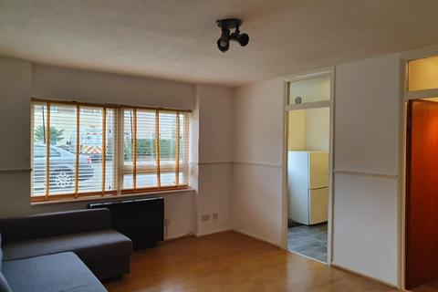 1 bedroom flat for sale - Dryden Close, Ilford IG6