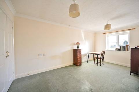 2 bedroom flat for sale, Golden Court, Isleworth, TW7