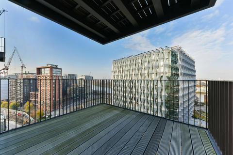 2 bedroom flat to rent, Legacy Building, Embassy Gardens, London, SW11