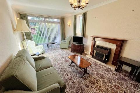 3 bedroom bungalow for sale - Redhill Drive, Bournemouth, Dorset, BH10 6AN