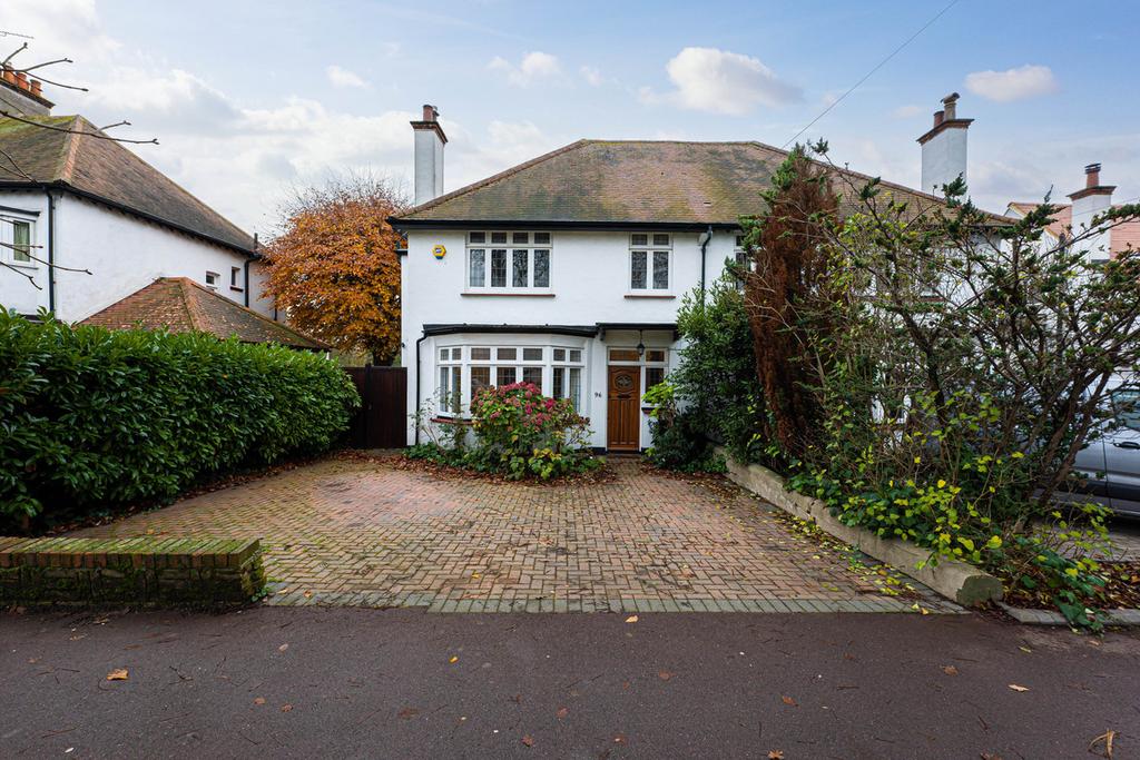 Kenilworth Gardens, Westcliffonsea, SS0 4 bed semidetached house for