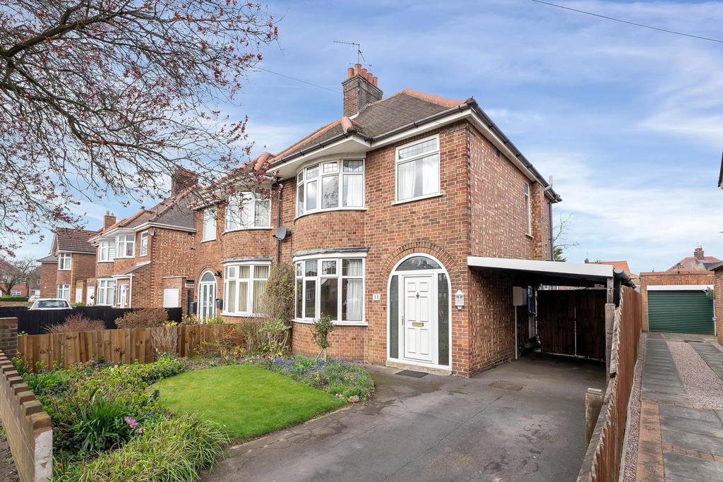 Sallows Road, Peterborough, PE1 3 bed semidetached house £275,000