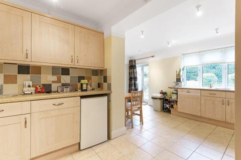 2 bedroom bungalow for sale - Station Hill, Hayes
