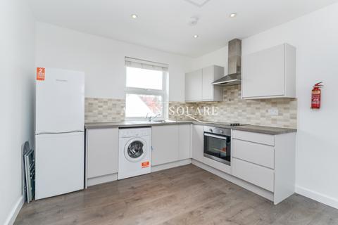 2 bedroom flat to rent - Forest Road, London E17