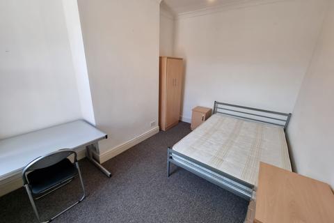 4 bedroom terraced house to rent, Playfair Street, M14 4DD