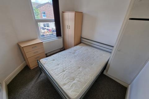 4 bedroom terraced house to rent, Playfair Street, M14 4DD