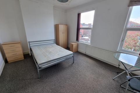 4 bedroom terraced house to rent, Playfair Street, M14 4DD