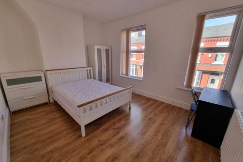 4 bedroom terraced house to rent - Caythorpe Street, M14 4UD