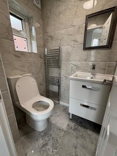 4 bedroom end of terrace house to rent, Platt Lane, M14 7BS