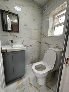 4 bedroom end of terrace house to rent, Platt Lane, M14 7BS