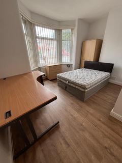 4 bedroom end of terrace house to rent, Platt Lane, M14 7BS