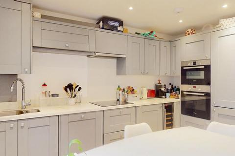 3 bedroom flat to rent, Kingston Road, Wimbledon