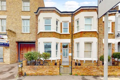 3 bedroom flat to rent, Kingston Road, Wimbledon