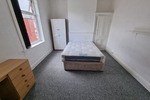 3 bedroom terraced house to rent - Fleeson Street, M14 5NG