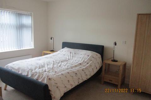 2 bedroom apartment to rent, Bowfell Road, Urmston M41