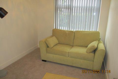 2 bedroom apartment to rent, Bowfell Road, Urmston M41