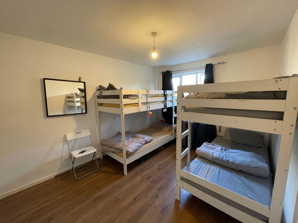 Bedroom 2 (Double)